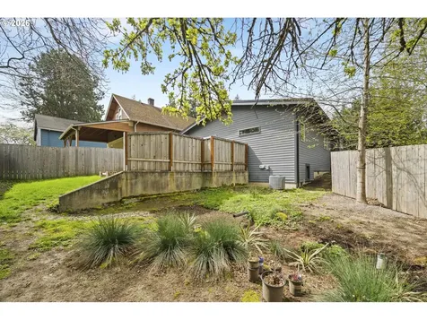 9302 SW 30th Avenue Portland OR 97219