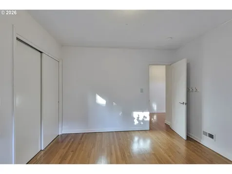 6815 SW 8th Avenue Portland OR 97219