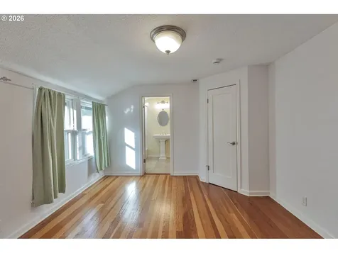 6815 SW 8th Avenue Portland OR 97219