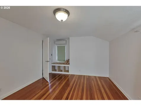 6815 SW 8th Avenue Portland OR 97219