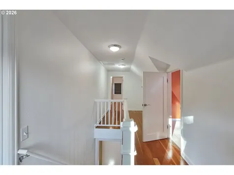 6815 SW 8th Avenue Portland OR 97219