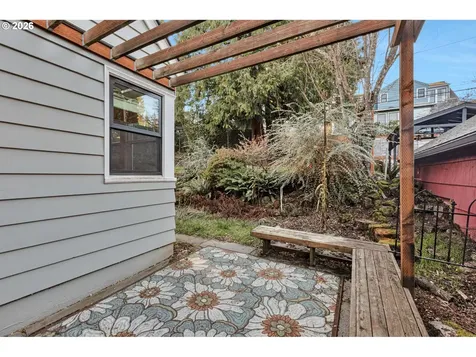 6815 SW 8th Avenue Portland OR 97219