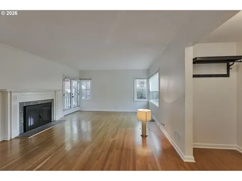 6815 SW 8th Avenue Portland OR 97219