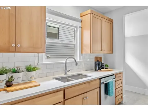 4225 SE 28th Avenue Portland OR 97202