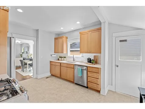4225 SE 28th Avenue Portland OR 97202