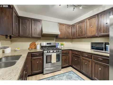 6480 Chessington Lane Gladstone OR 97027