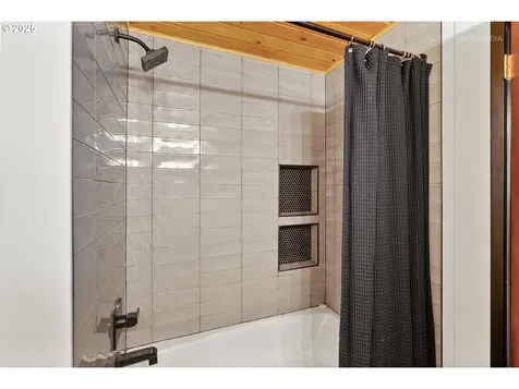 6480 Chessington Lane Gladstone OR 97027