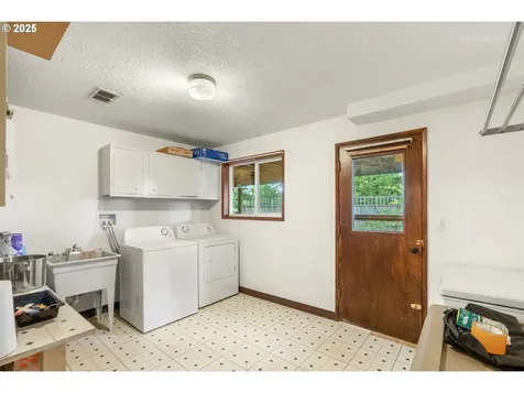 6480 Chessington Lane Gladstone OR 97027