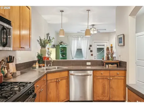6422 NE Garfield Avenue Portland OR 97211