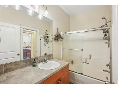 6422 NE Garfield Avenue Portland OR 97211