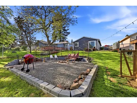 8822 SE Knapp Street Portland OR 97266