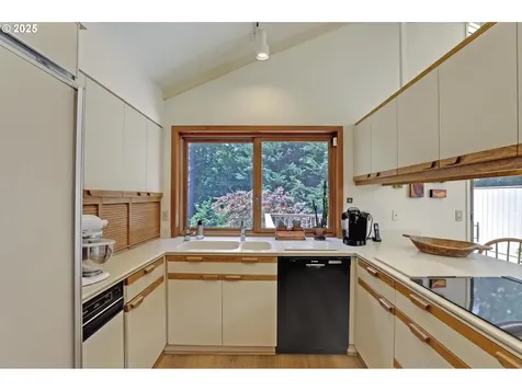 128 Del Prado Street Lake Oswego OR 97035