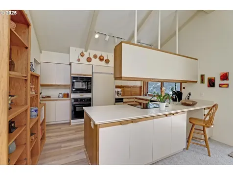 128 Del Prado Street Lake Oswego OR 97035