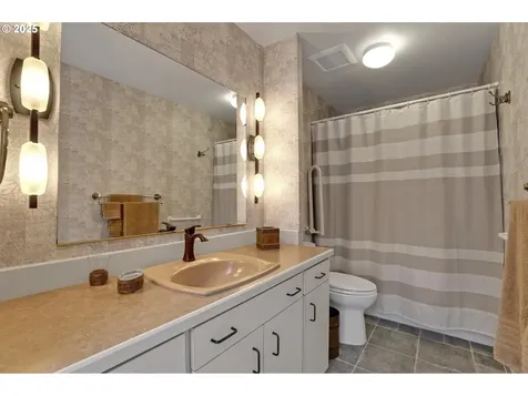 128 Del Prado Street Lake Oswego OR 97035