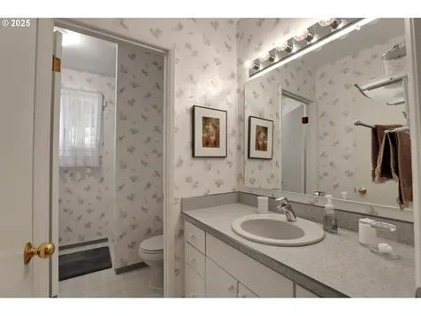 128 Del Prado Street Lake Oswego OR 97035
