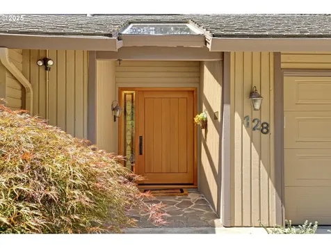 128 Del Prado Street Lake Oswego OR 97035