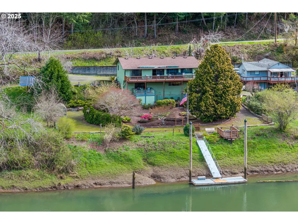 10927 E Mapleton Road Mapleton OR 97453