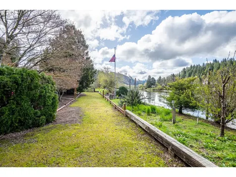 10927 E Mapleton Road Mapleton OR 97453