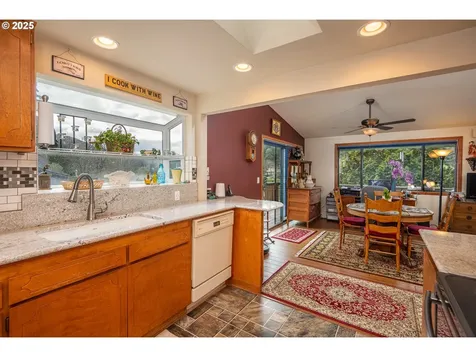 10927 E Mapleton Road Mapleton OR 97453