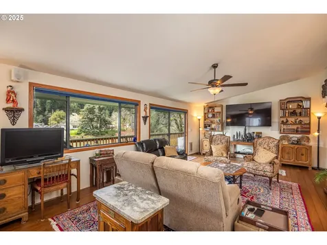10927 E Mapleton Road Mapleton OR 97453