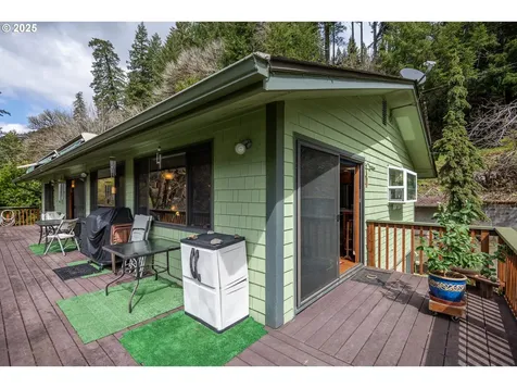 10927 E Mapleton Road Mapleton OR 97453