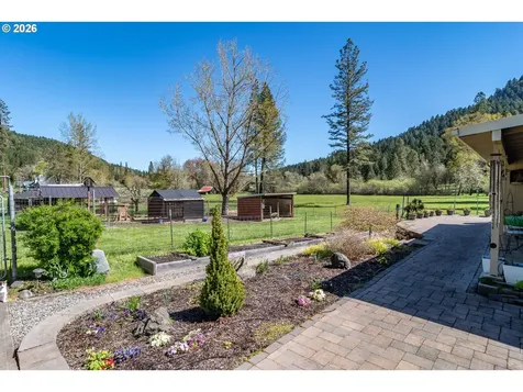1868 Larson Road Roseburg OR 97471