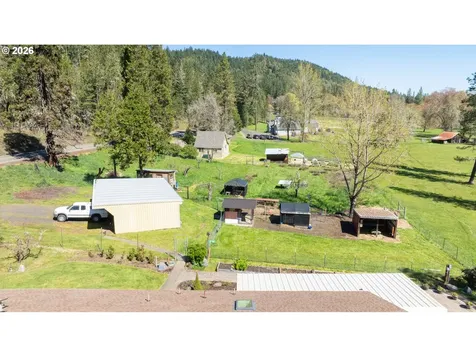 1868 Larson Road Roseburg OR 97471