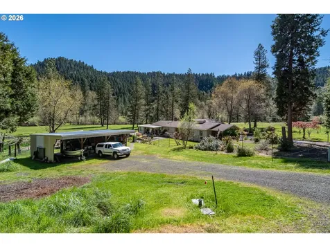 1868 Larson Road Roseburg OR 97471