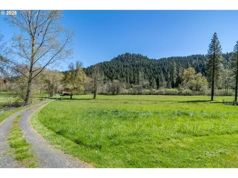 1868 Larson Road Roseburg OR 97471