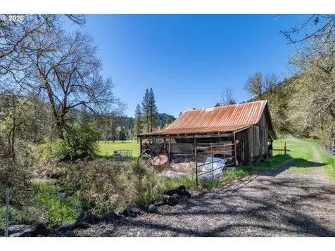 1868 Larson Road Roseburg OR 97471