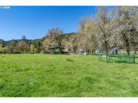 1868 Larson Road Roseburg OR 97471