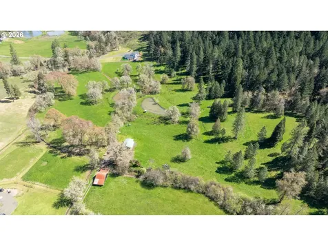 1868 Larson Road Roseburg OR 97471