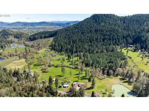 1868 Larson Road Roseburg OR 97471