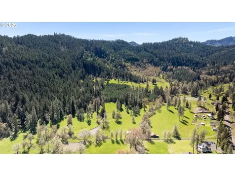 1868 Larson Road Roseburg OR 97471