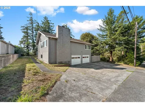2355 Lombard Street North Bend OR 97459