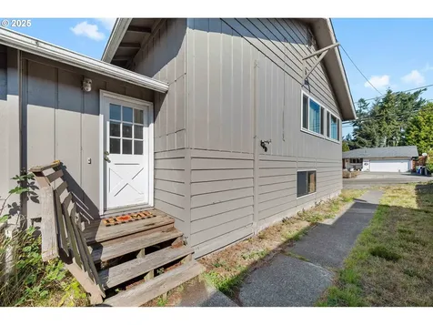2355 Lombard Street North Bend OR 97459