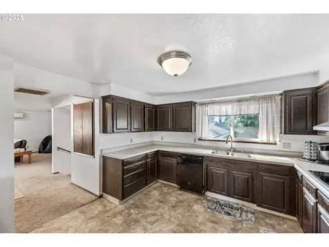 2355 Lombard Street North Bend OR 97459
