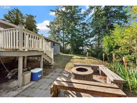 2355 Lombard Street North Bend OR 97459