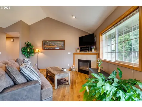 1088 S Sycamore Street Canby OR 97013