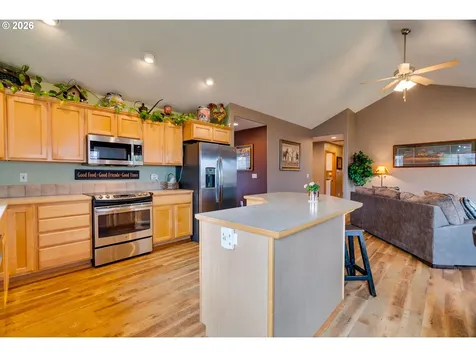 1088 S Sycamore Street Canby OR 97013