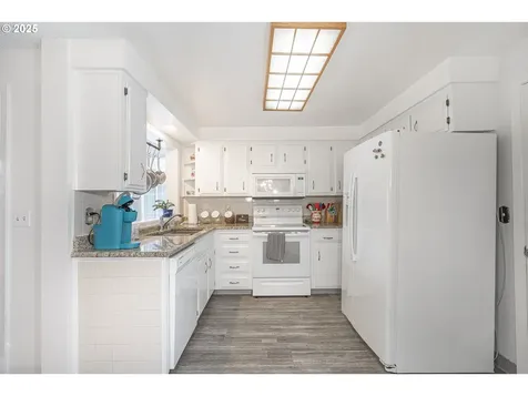 1939 Nut Tree Drive NW Salem OR 97304