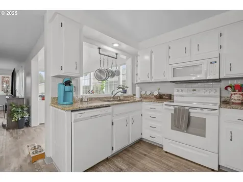 1939 Nut Tree Drive NW Salem OR 97304