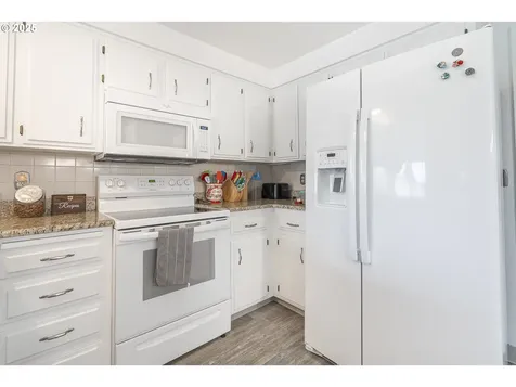 1939 Nut Tree Drive NW Salem OR 97304