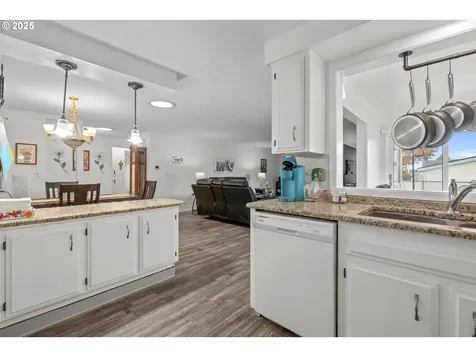 1939 Nut Tree Drive NW Salem OR 97304