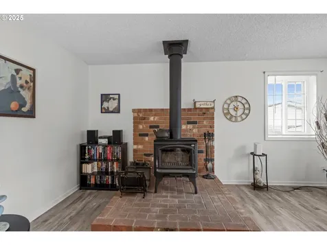 1939 Nut Tree Drive NW Salem OR 97304