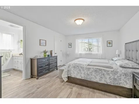 1939 Nut Tree Drive NW Salem OR 97304