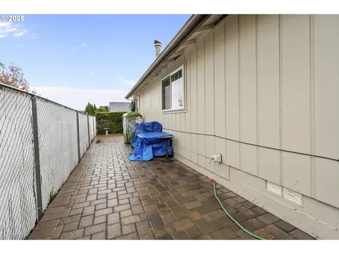 1939 Nut Tree Drive NW Salem OR 97304