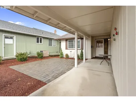 1939 Nut Tree Drive NW Salem OR 97304