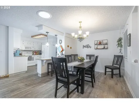 1939 Nut Tree Drive NW Salem OR 97304