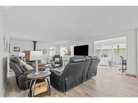 1939 Nut Tree Drive NW Salem OR 97304